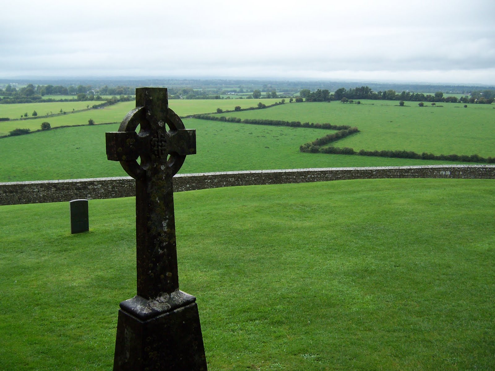 Irish Celtic Cross Wallpaper This celtic cross was at the