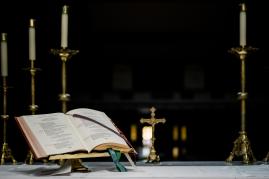 Altar setting grant whitty nbSTmhtg7p0 unsplash